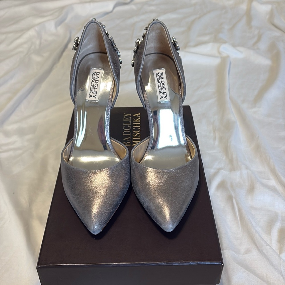 Badgley Mischka Pewter 3 1/2” Heels Karma II Design - Picture 4 of 6